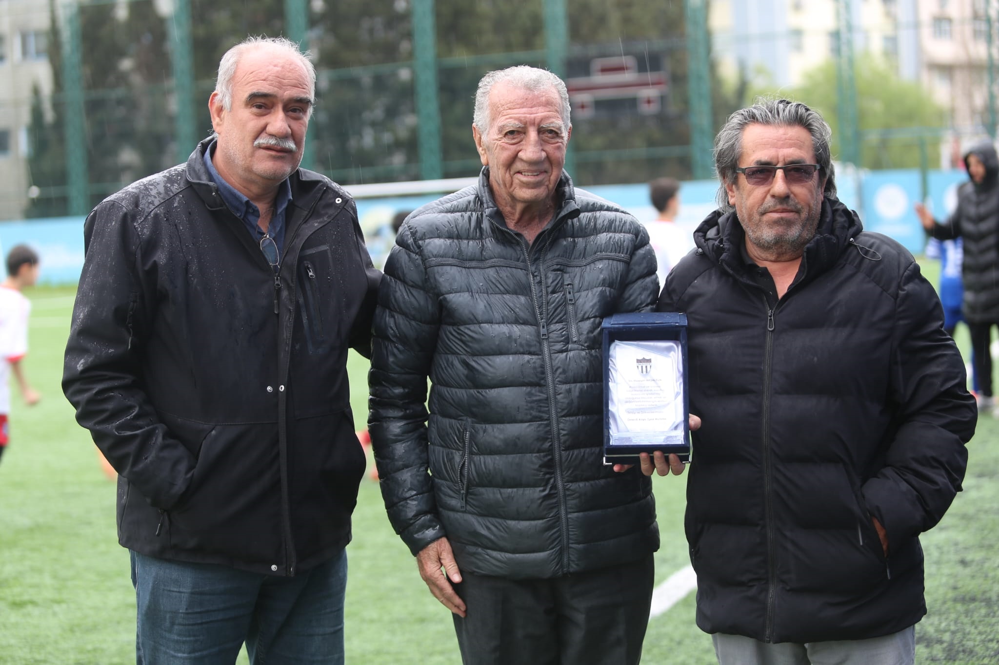 Kurucumuz Hüseyin Hasaltun'a teşekkür plaketi